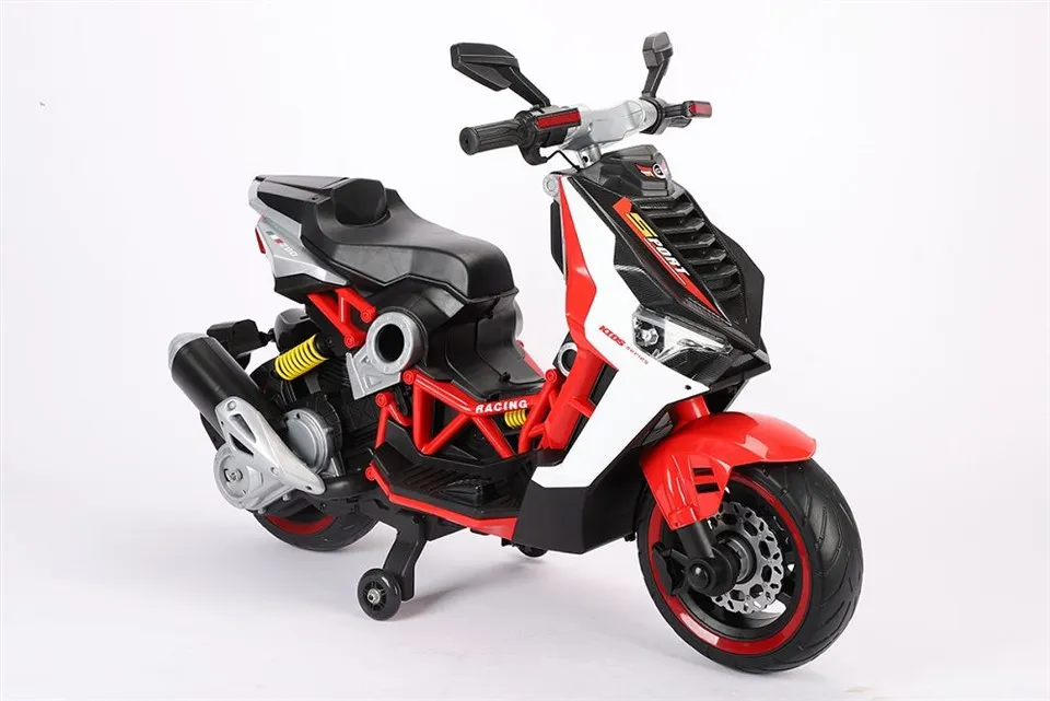 Kinder fahren elektrisches Motorrad